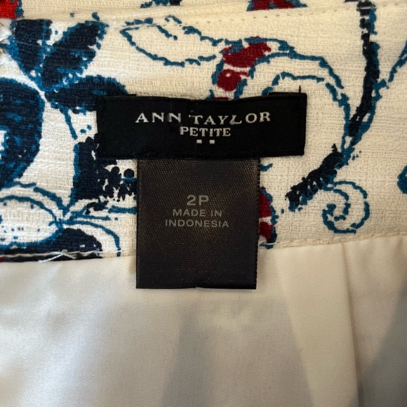 Ann Taylor Floral Mini Skirt Size 2P - Picture 6 of 7